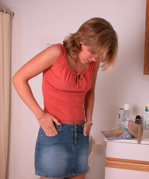 18 tear old schoolgirl Tiff Bannister takes selfies while disrobing in bedroom